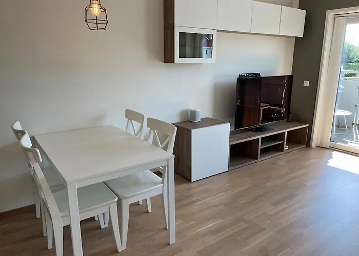 In Modern Complex Near Old Leilighet *